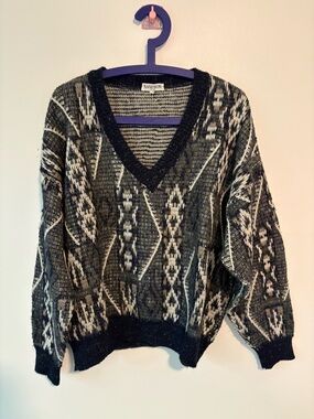 90s Vintage V-Neck Patterned Women’s Sweater